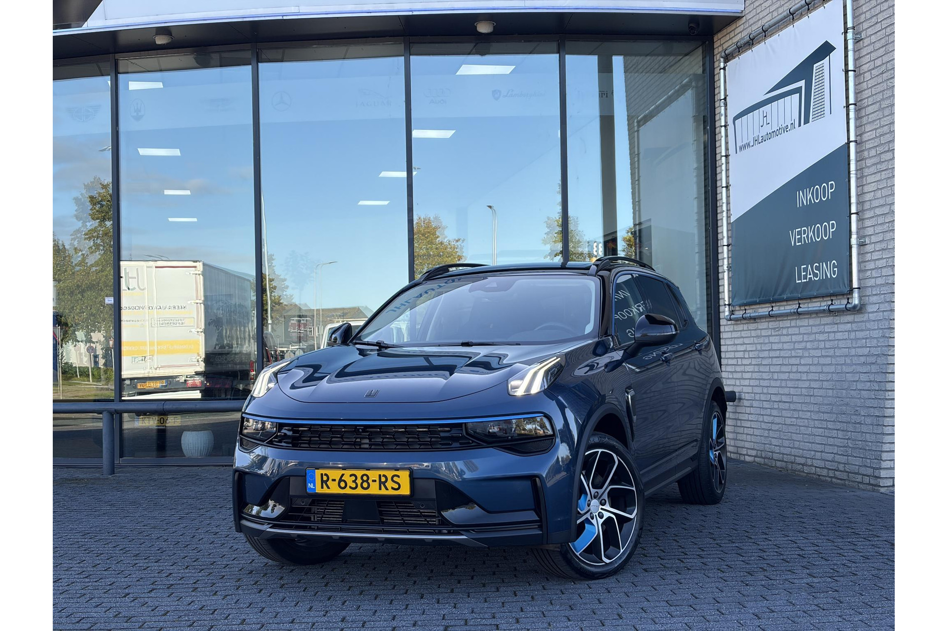 Lynk & Co 01 1.5*PLUG-IN*NAVI*PANO*CAM*ACC*CARPLAY*ECC*LED*